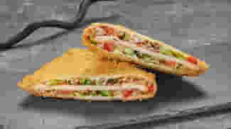 Блюдо Кесадилья с беконом меню Суши Мастер Кесадилья с беконом меню Суши Мастер