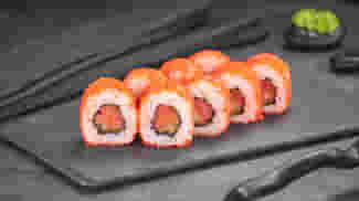 Блюдо Калифорния сяке с икрой меню Суши Мастер Калифорния сяке с икрой меню Суши Мастер