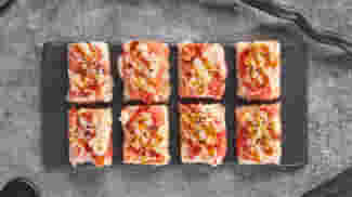 Блюдо Суши-пицца с лососем меню Суши Мастер Суши-пицца с лососем меню Суши Мастер