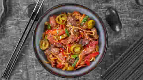 Блюдо Вок Говядина с беконом в соусе барбекю меню Суши Мастер Вок Говядина с беконом в соусе барбекю меню Суши Мастер